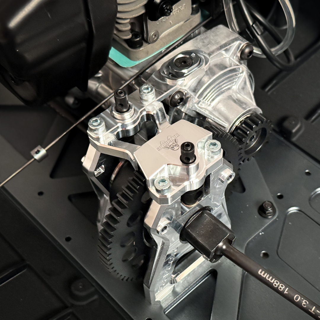 Taylor Losi 5ive-TG 3.0 raw silver billet centre diff mount fitted to a Losi 5ive-T chassis, viewed from above, with 3.0mm hex driver in use