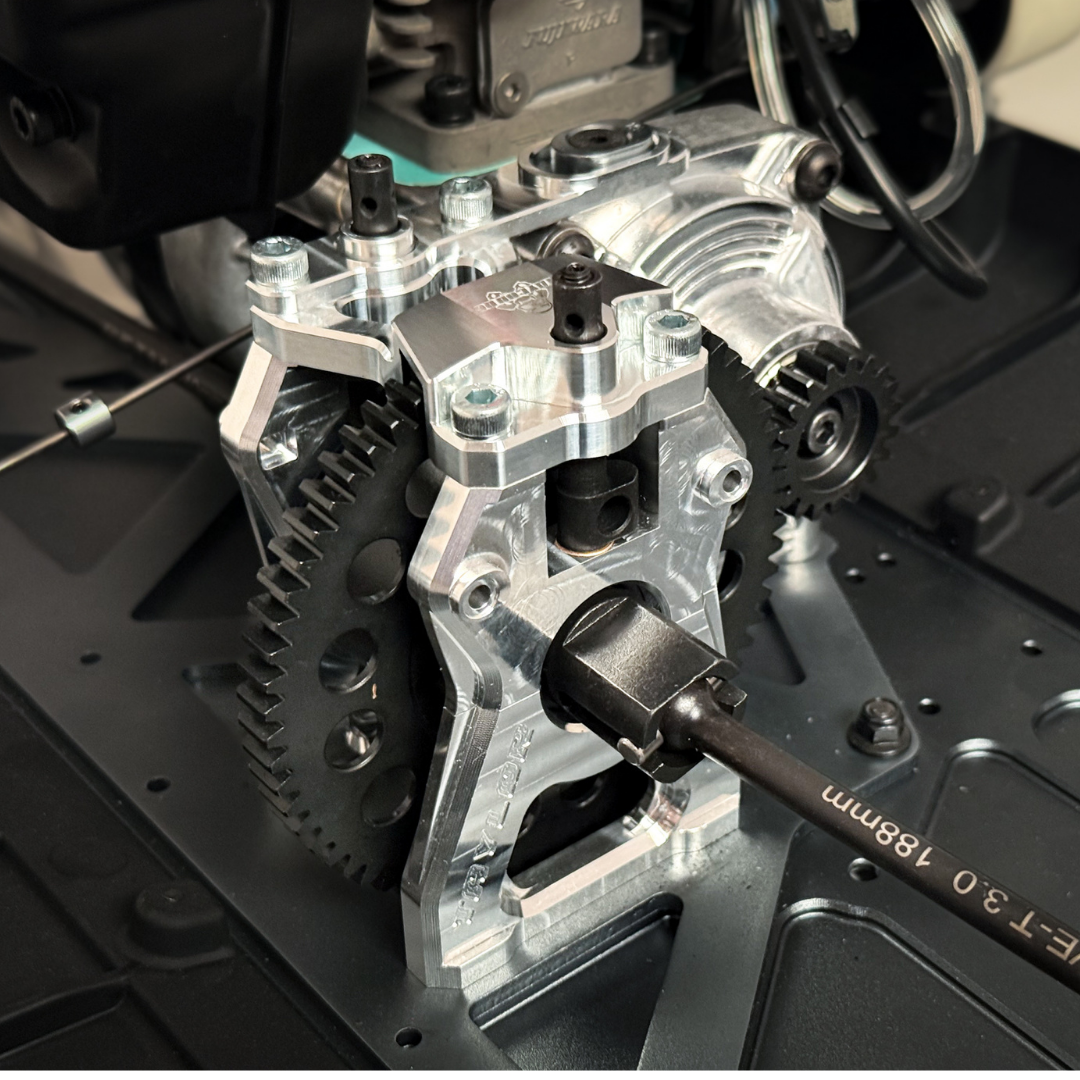 Taylor Losi 5ive-TG 3.0 raw silver billet centre diff mount installed on a Losi 5ive-T chassis with a 3.0mm hex driver at the screw